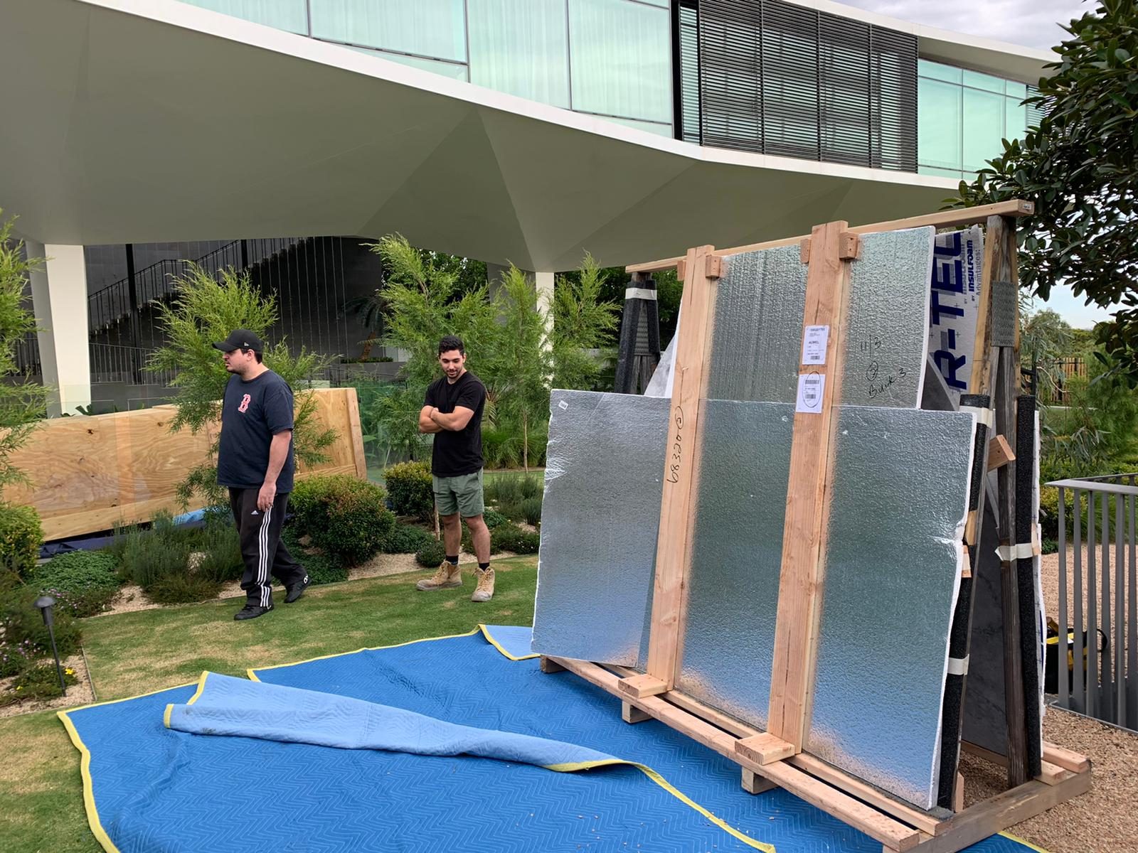 Delivering full-height stone slabs