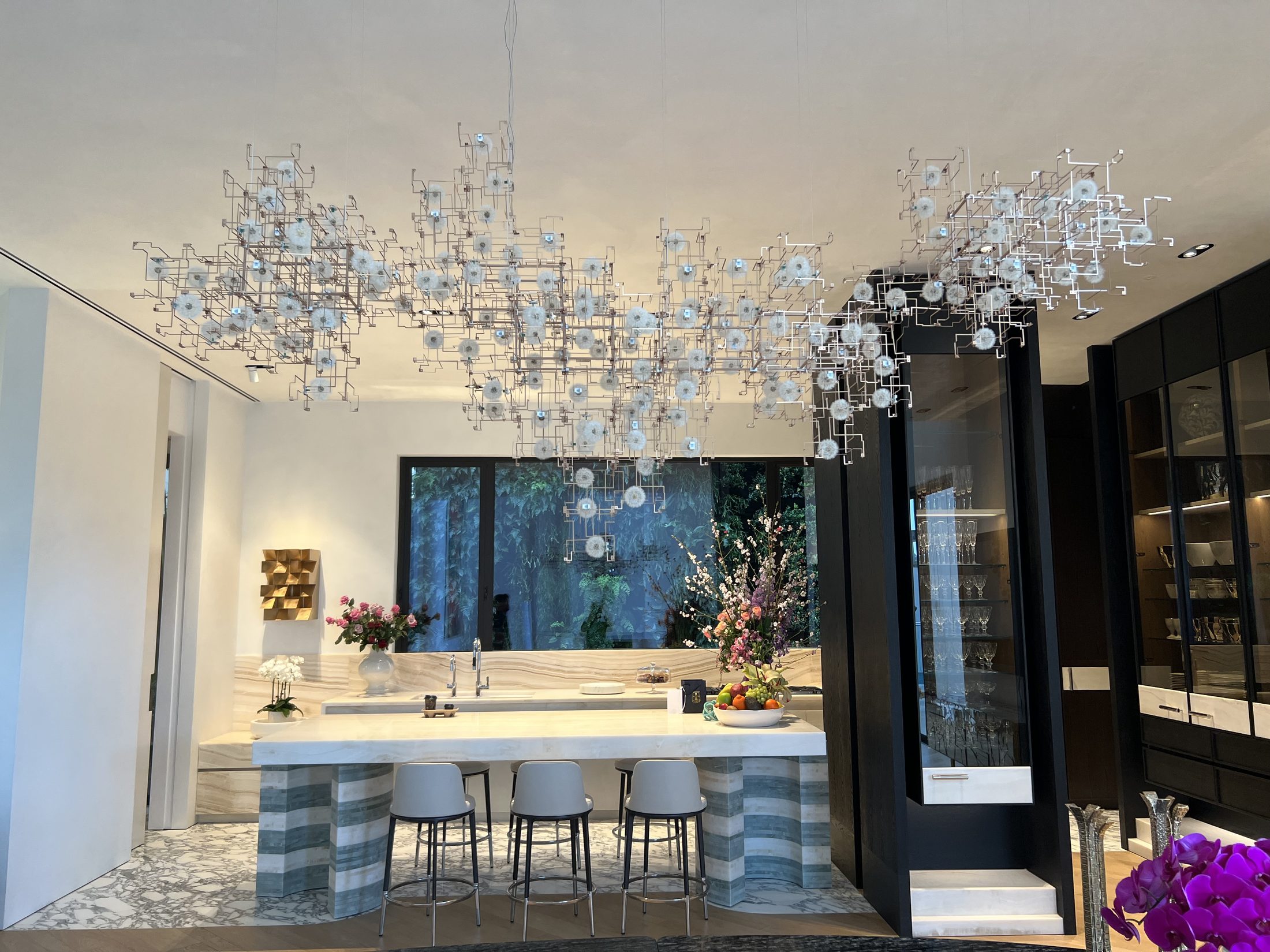 Assembling a bespoke lighting installation